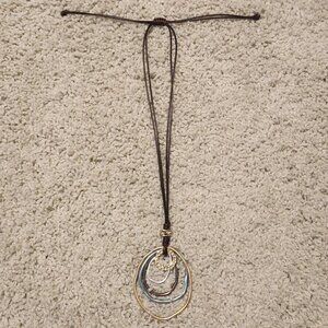 NWOT, Necklace with metal detail